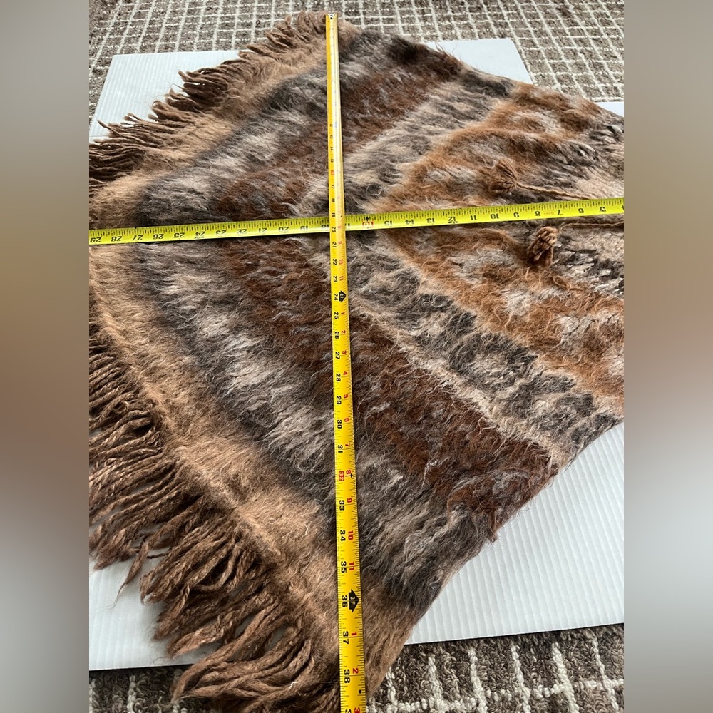 Vintage hand-knitted alpaca wool poncho - Picture 3 of 5